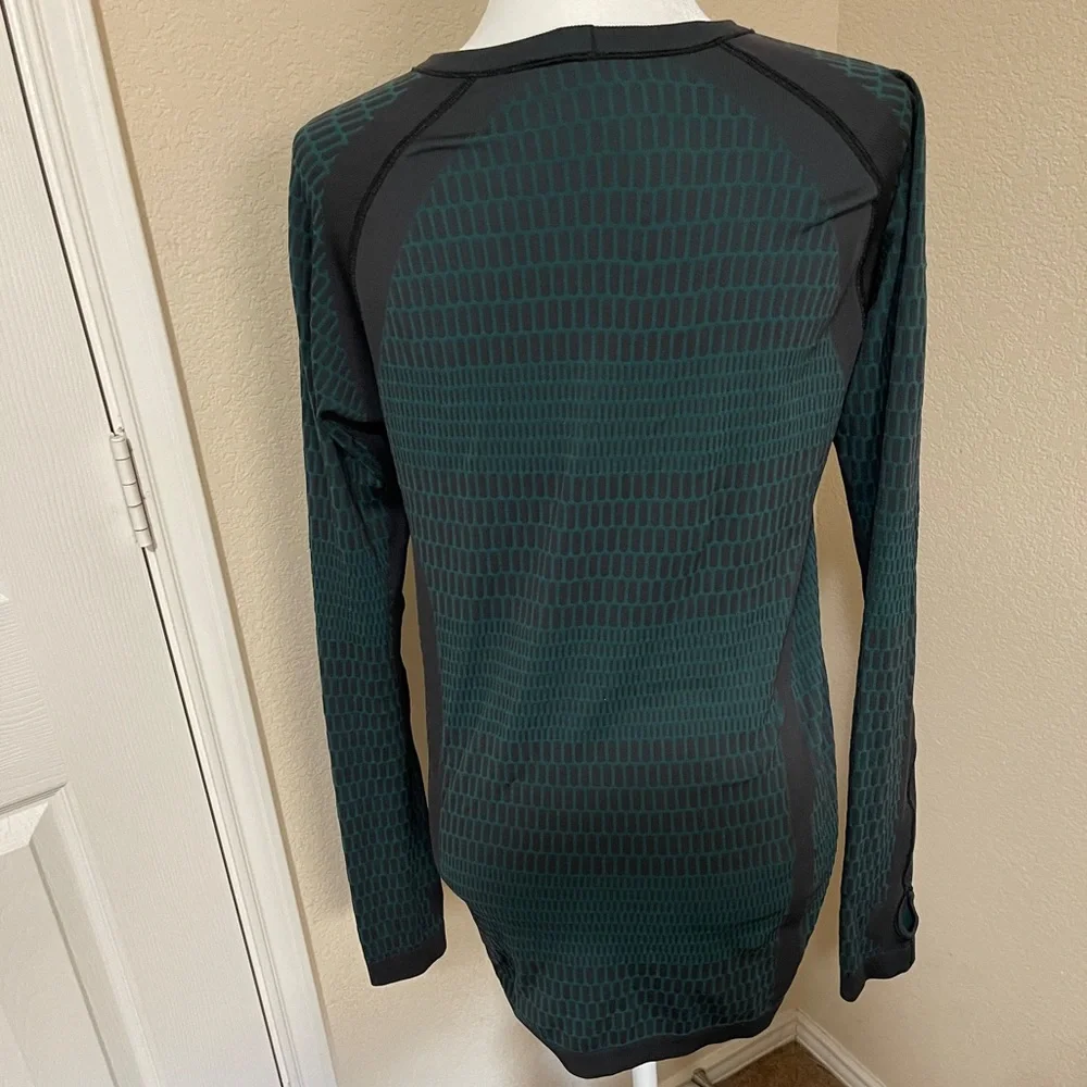 lululemon athletica Dark Teal and Black Long Sleeve Top - Picture 7 of 10